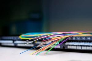 Faça a instalação do cabeamento estruturado fibra óptica