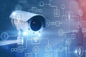 O que um sistema de câmeras de monitoramento permite ao cliente?